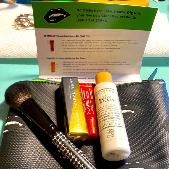 Ipsy monthly subscription never opened - Picture 2 of 5